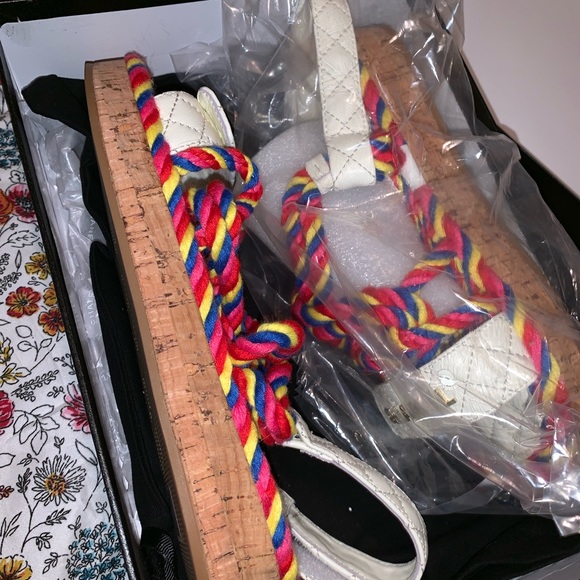 Size 7 Chanel  sandals only worn once - Picture 5 of 5